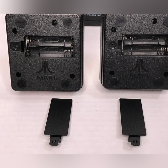 Atari Flashback 4 Classic Game Console Sealed Boxed 2600 Series & 76 Games 🔥 - Picture 3 of 6